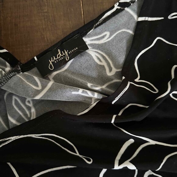 Judy Design Top - Picture 2 of 3